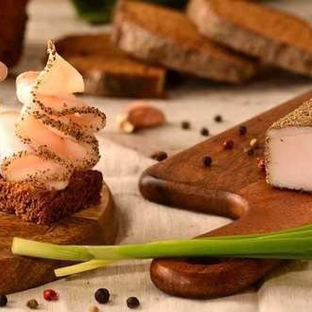 Сало в шоколаді з морською сіллю