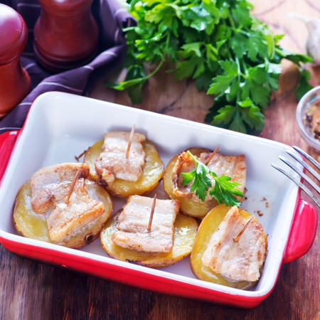 Запечена картопля з салом