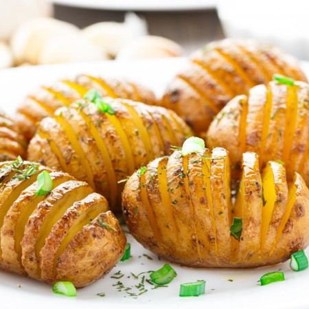 Картопля “хассельбек” з сиром і часниковим маслом