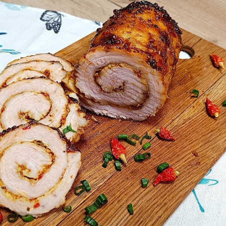 Класичний рулет зі свинини з часником