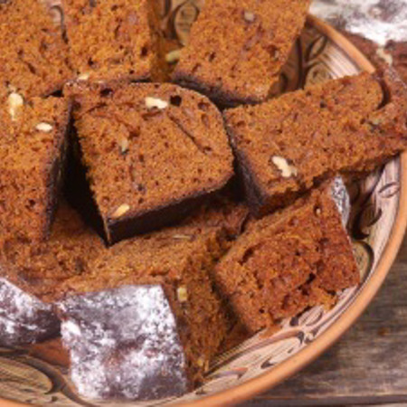 Медівник з горіхами на кефірі