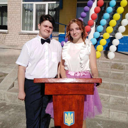 Учні 11 класу Брагинівської ЗОШ,  Лукашенко Анастасія, Дербаба Вадим