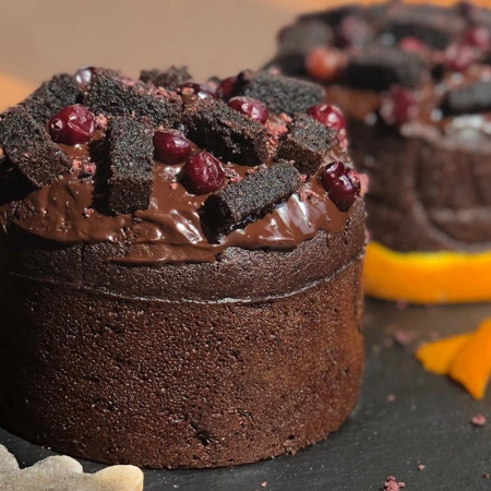 Паска з шоколадом та вишнями