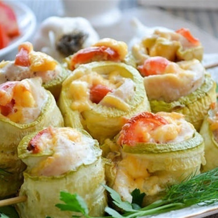 Рулетики з кабачками та куркою 