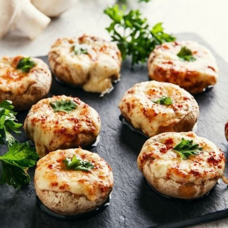 Фаршировані печериці з куркою і сиром