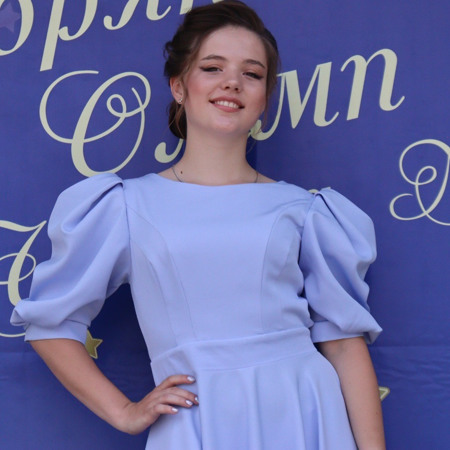 Дарина Замура, закінчила 11-й клас із срібною медаллю 