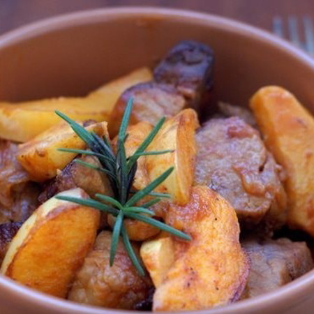 Свинина з айвою