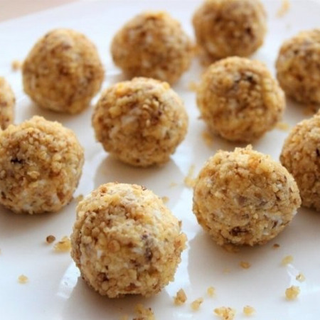 Сирні кульки з горіхами