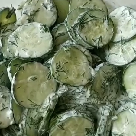 Огірки зі сметаною