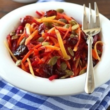 Салат з моркви, яблук і горішків