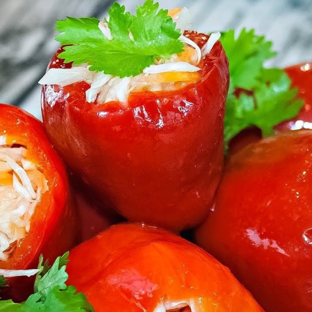 Заготівля з болгарського перцю з капустою