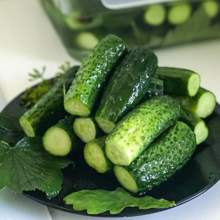 Малосольні огірки на мінеральній воді