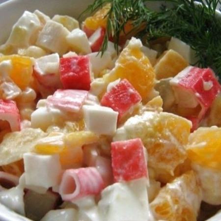 Салат із крабових паличок із апельсинами