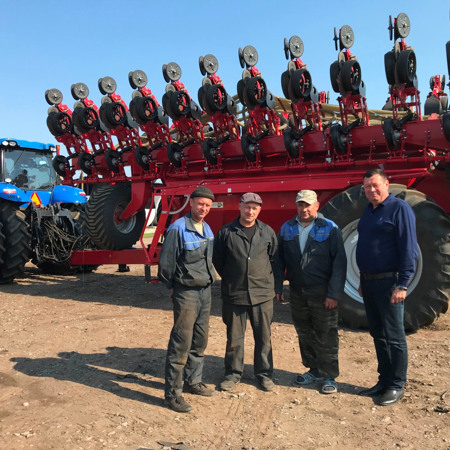 Шановні аграрії! Дорогі трудівники сільського господарства «Весна»!