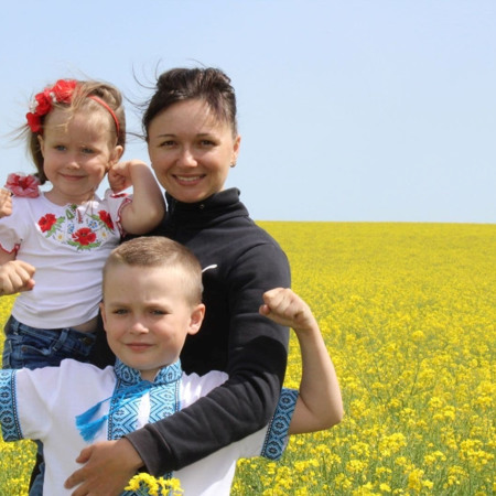 Олексій і Анна Полозенко, 8 та 5 років, смт Петропавлівка