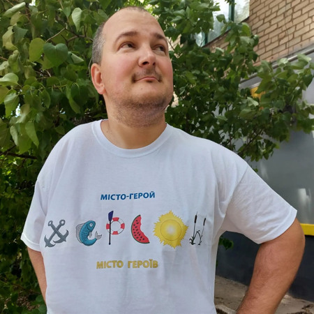 Купи херсонський мерч — підтримай херсонських волонтерів!
