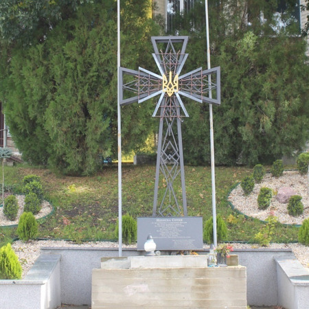 «Нескорені» та «Небесна сотня»