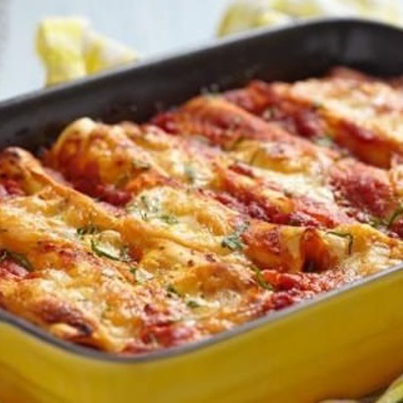 Каннеллоні з курячим фаршем, запечені в духовці