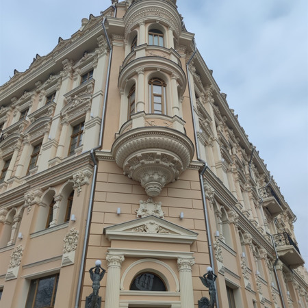 Пісочна споруда навпроти Соборної площі