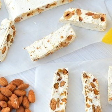 Туррон з білим шоколадом та фундуком