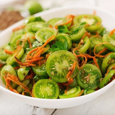 Зелені помідори з морквою