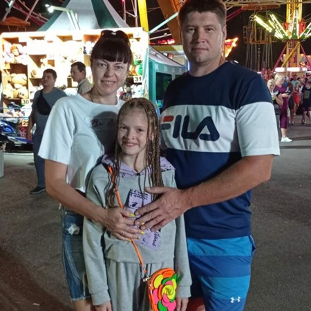 Сім’я Коломоєць: Едуард, Альона та донька Мілана, смт Петропавлівка