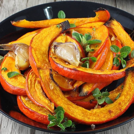 Смажений гарбуз з часником