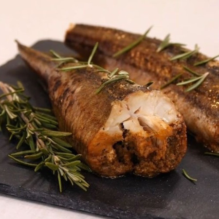 Хек з родзинками і горіхами