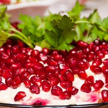 Салат гранатовий браслет з яблуком