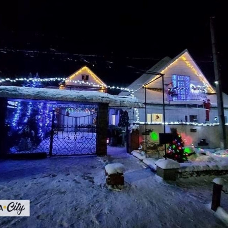 Казкові будиночки та яскраві магазинчики