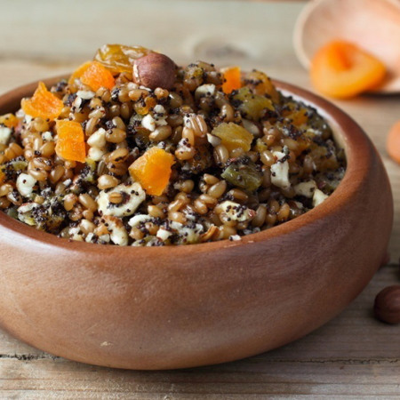 Кутя з пшениці з апельсином, фініками та мигдалем