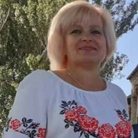 Світлана Олексіївна Губанова,  учитель української мови і літератури Петропавлівської ЗОШ №1 