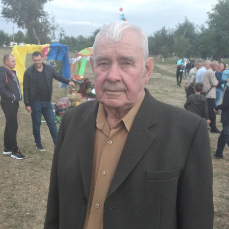 Іван Іванович Скрипник, працював у колгоспі трактористом