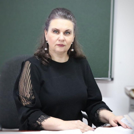 Лариса Білошапка, учитель історії та правознавства Петропавлівської ЗОШ №2