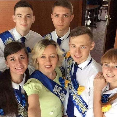 Плюта – Корнілова Наталя,  заступник директора  з навчально-виховної роботи   Петропавлівського ліцею №1