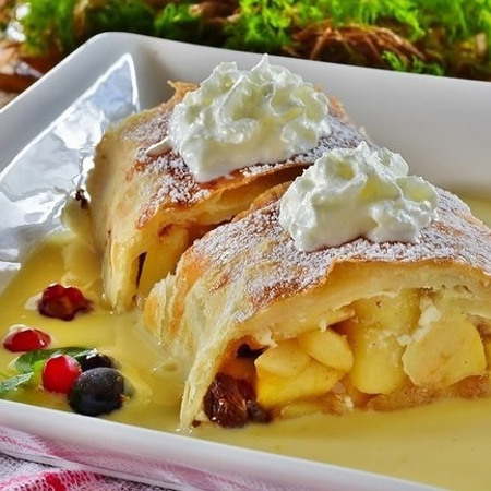 Яблучний штрудель