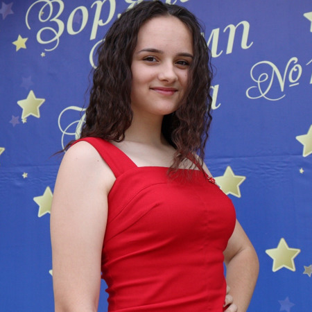 Каріна Жук, закінчила 11-й клас із золотою медаллю  