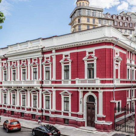 Червоний будинок на Сабанеєвому мосту