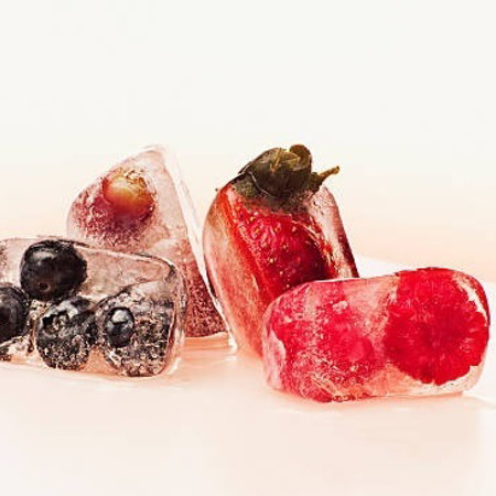 Прохолоджуючий барбарисовий напій з малиновим льодом