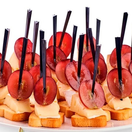 Канапе з сиром і виноградом