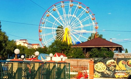 Аттракцион "Колесо обозрения"