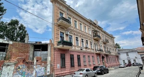 Дом с одной стеной