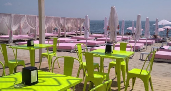 Кафе Bright On Beach