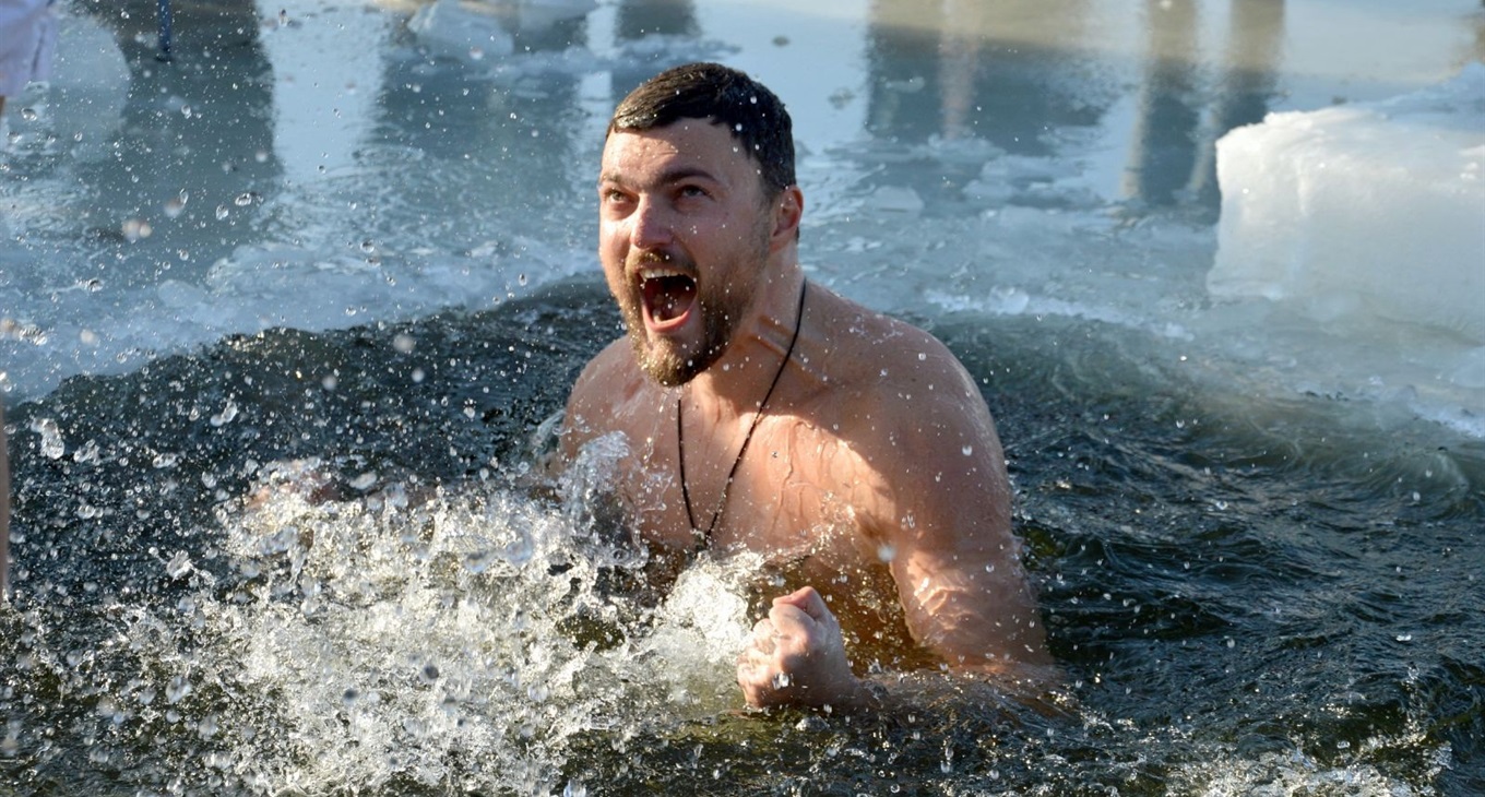 Фотоконкурс «Купання на Водохреща»: за краще фото – поїздка на Закарпаття