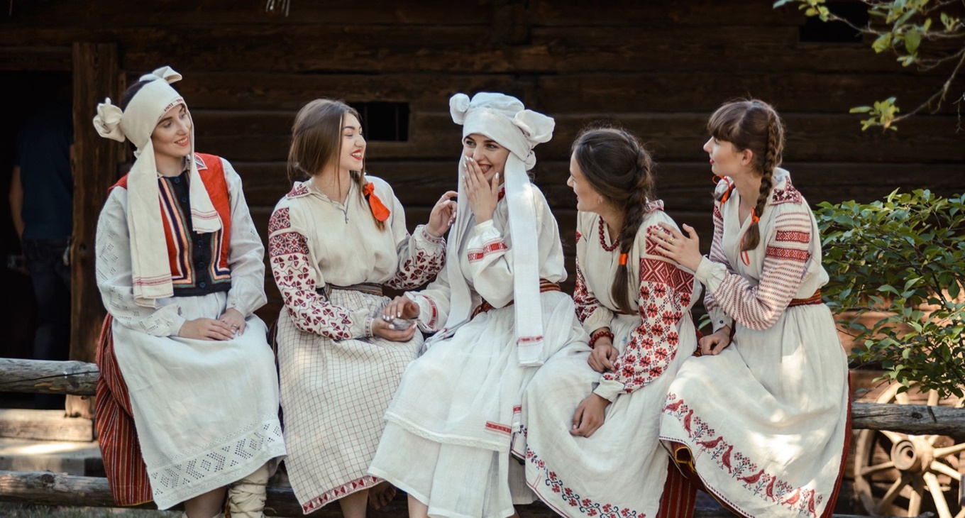 Фотоконкурс "Сарни у вишиванках": одягай національний одяг і вигравай подарунки