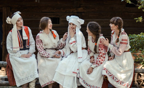 Фотоконкурс "Сарни у вишиванках": одягай національний одяг і вигравай подарунки