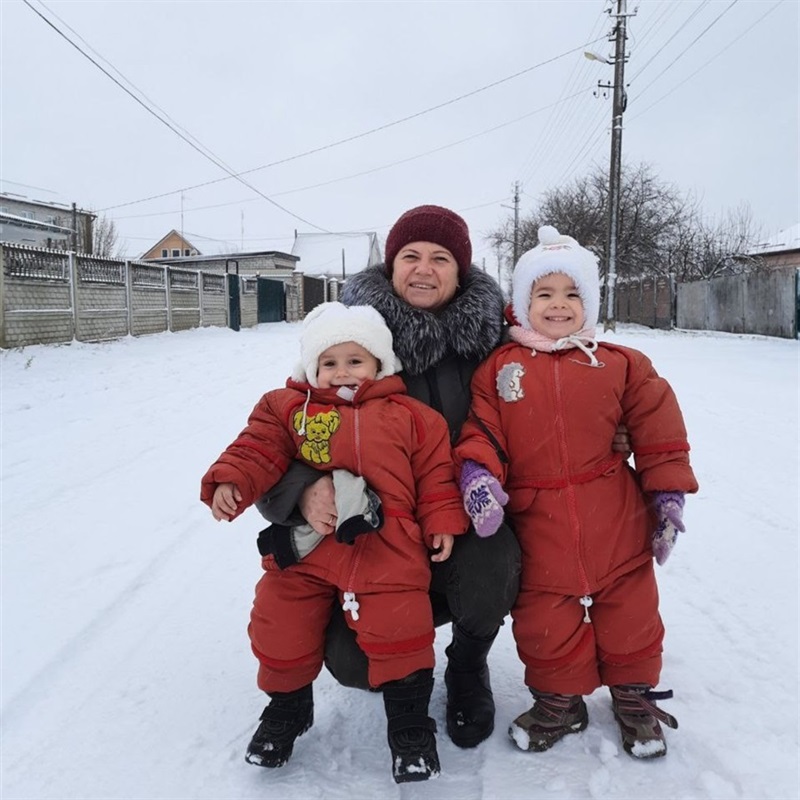 Ірина з прийомними дочками Вікою і Олею