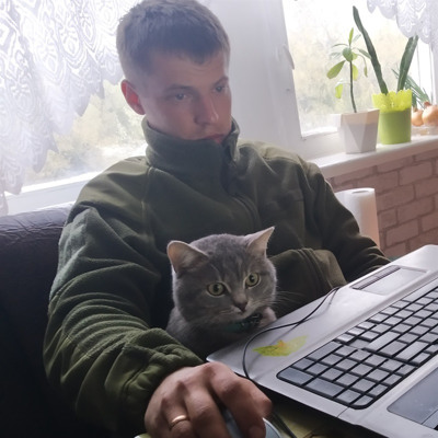 Роман Бринзей з котиком Юзіком
