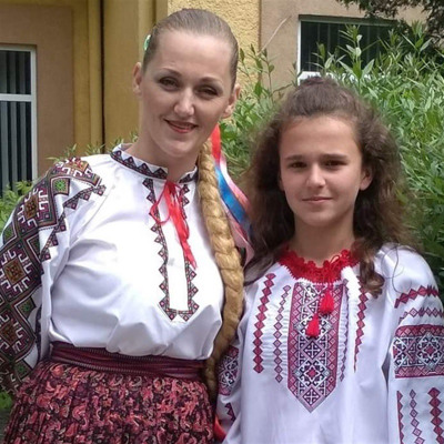 Ольга  і Мартуся Максимищак 