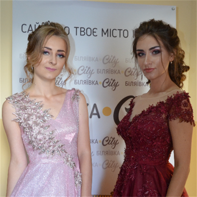 Настя Гіжиця і  Даша Приходько - командири класів школи №2